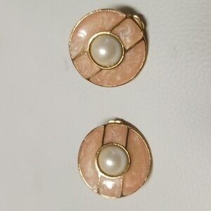 Clip on earrings mother of pearl